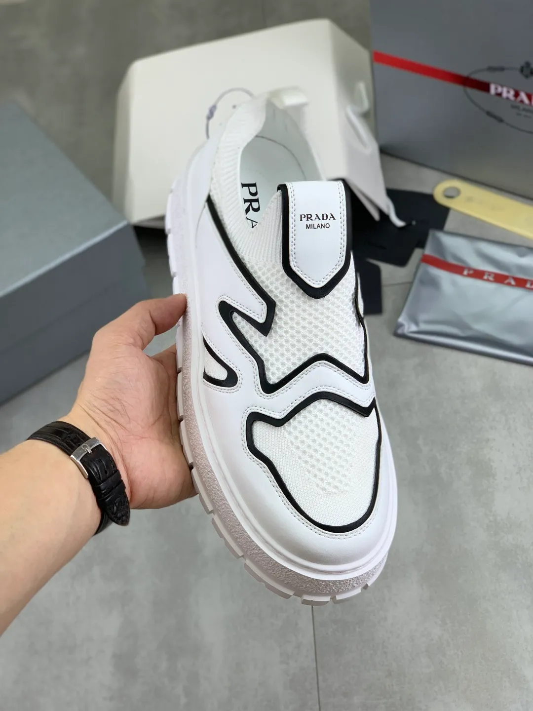 Men's shoes 💰P600💰 [New style] Flying weave series (summer must-have) is now available on the official website, 🆘 Trendy brand (Prada) mainly promotes popular models, avant-garde and versatile fashionable men's shoes, private version mold opening, cowhide surface splicing 1:1.. Fashionable and simple, original imported cowhide and cowhide leather feet; the atmosphere and personality are more fashionable, eye-catching and pursuing class. It will subvert the old idea and be a must-have for fashion trendsetters with you! Must keep it for yourself! High-end comfort and low-end, high-end quality workmanship. Size: 38-45 4️⃣colors available.